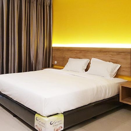 Oyo 90015 Platinum Guest House Medan Ngoại thất bức ảnh