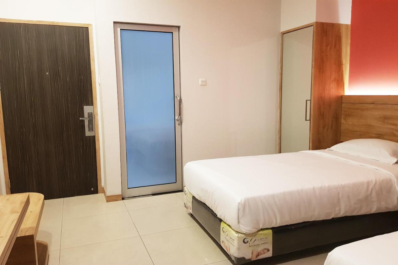 Oyo 90015 Platinum Guest House Medan Ngoại thất bức ảnh