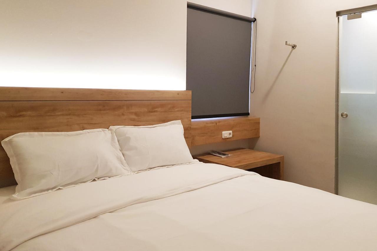 Oyo 90015 Platinum Guest House Medan Ngoại thất bức ảnh