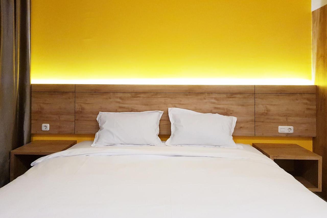 Oyo 90015 Platinum Guest House Medan Ngoại thất bức ảnh