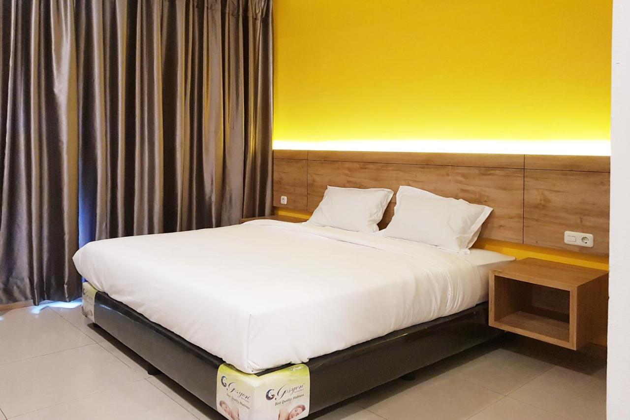 Oyo 90015 Platinum Guest House Medan Ngoại thất bức ảnh