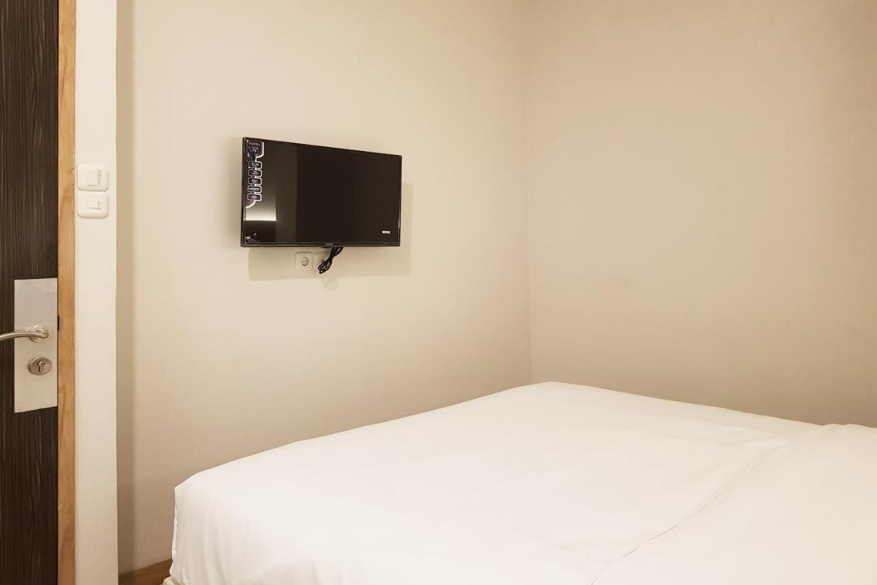 Oyo 90015 Platinum Guest House Medan Ngoại thất bức ảnh