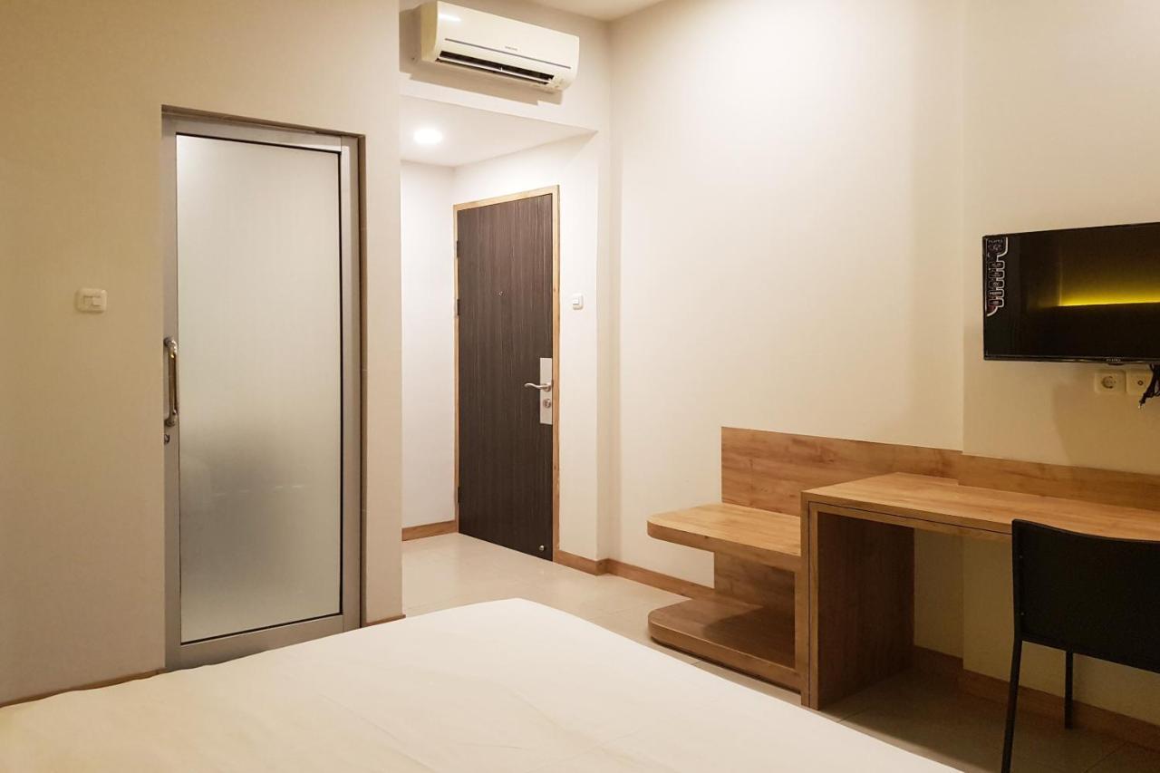 Oyo 90015 Platinum Guest House Medan Ngoại thất bức ảnh