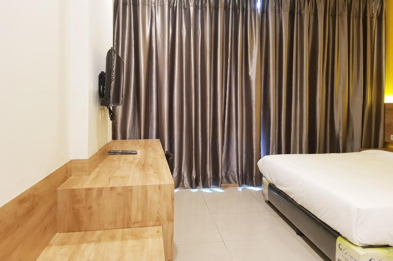 Oyo 90015 Platinum Guest House Medan Ngoại thất bức ảnh
